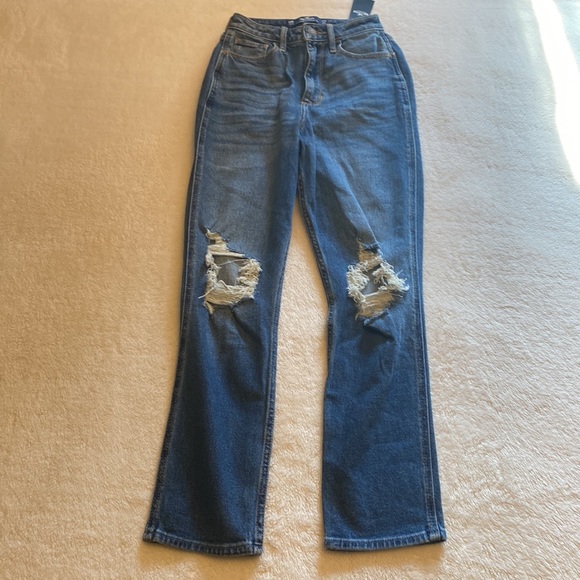 Hollister Jeans Nwt Hollister Mom Jeans Ultra High Rise Curvy Poshmark